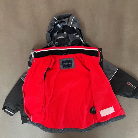 London Fog  Coat - Picture 5 of 9